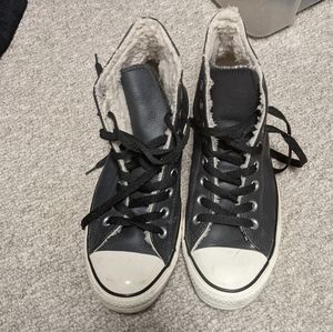 Converse unisex size 9.5 women / size 7.5 men